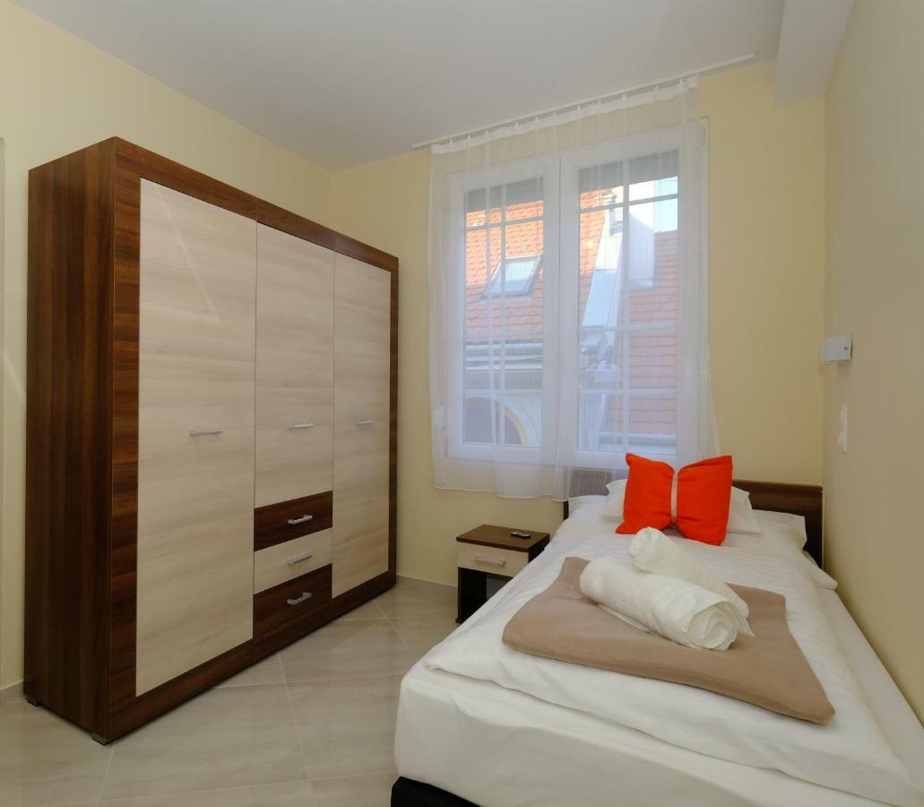 Maria Apartman Pécs Exterior photo